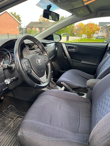 Toyota Auris 7 of 11