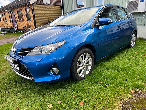 Toyota Auris 2 of 11
