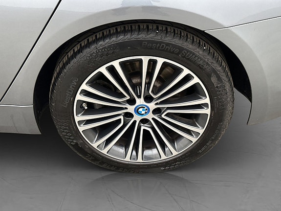 BMW 530e 30 of 30