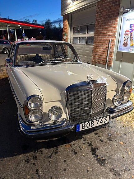 Mercedes-Benz 250 S 2 of 14