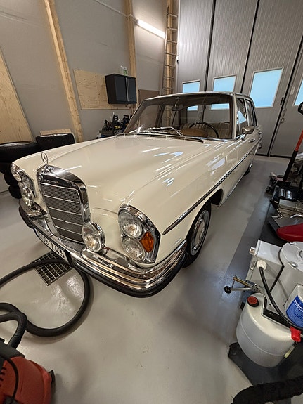 Mercedes-Benz 250 S 5 of 14