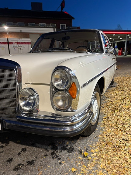 Mercedes-Benz 250 S 3 of 14