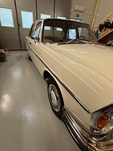Mercedes-Benz 250 S 7 of 14