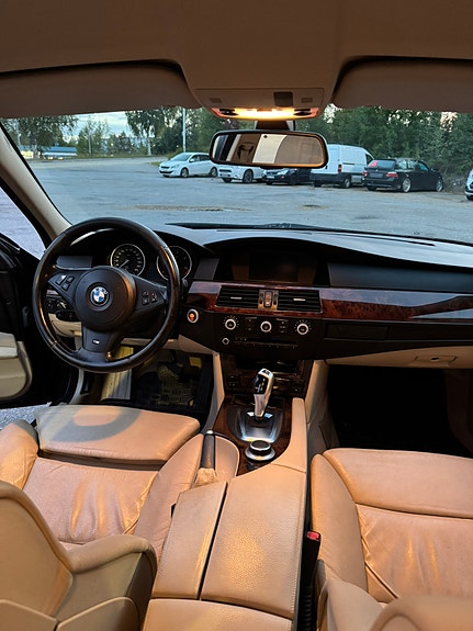 BMW 525d 4 of 5