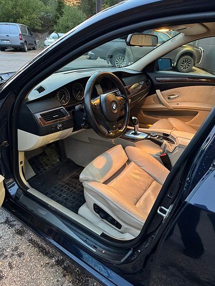 BMW 525d 3 of 5