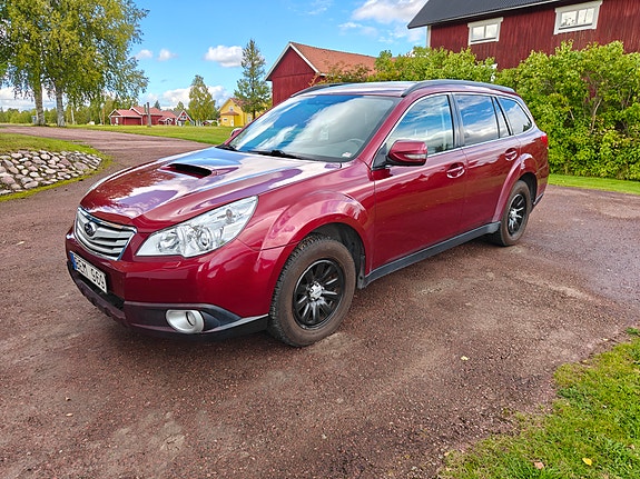 Subaru Outback 2 of 9