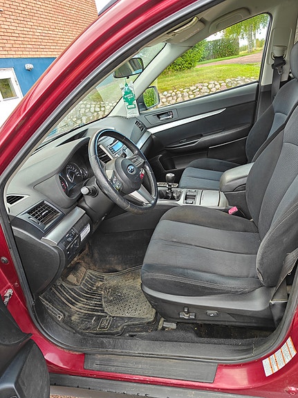 Subaru Outback 4 of 9
