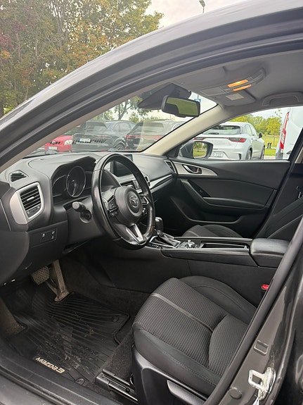 Mazda 3 7 of 12