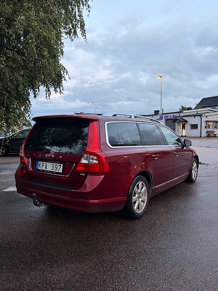 Volvo V70 3 of 5