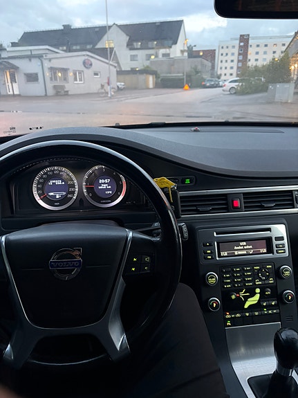 Volvo V70 4 of 5