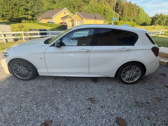 BMW 118i 4 of 5