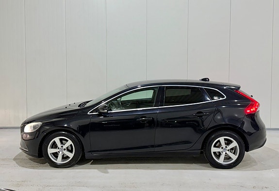 Volvo V40 2 of 12