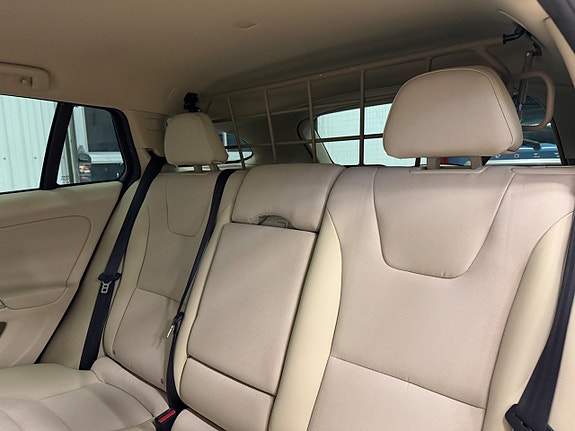 Volvo V60 14 of 17