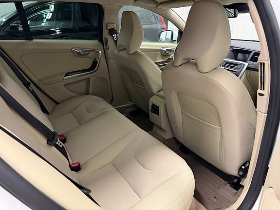 Volvo V60 15 of 17