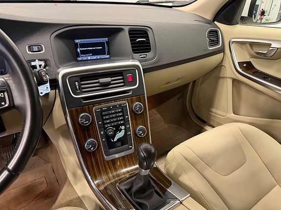 Volvo V60 10 of 17