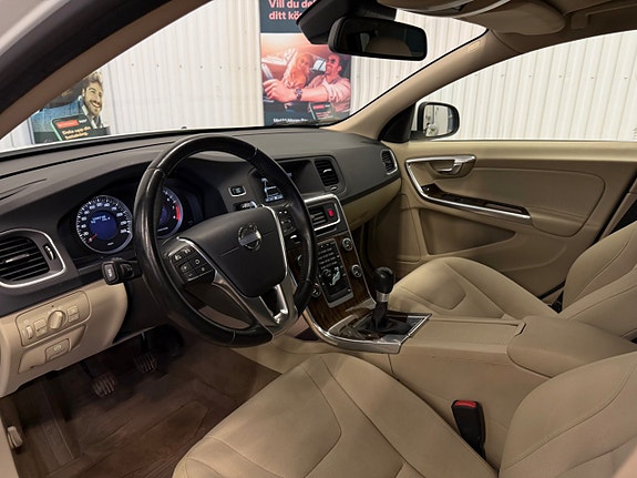 Volvo V60 8 of 17