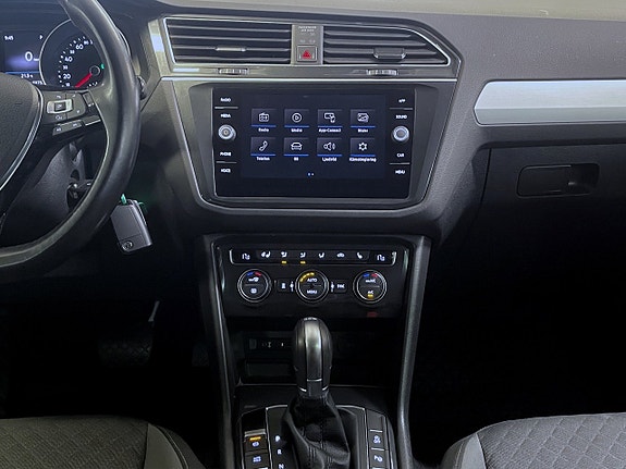 Volkswagen Tiguan 10 of 17