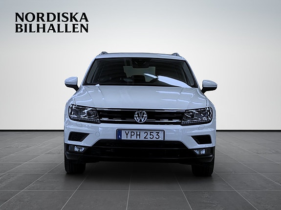 Volkswagen Tiguan 2 of 17