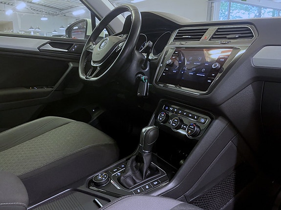 Volkswagen Tiguan 12 of 17