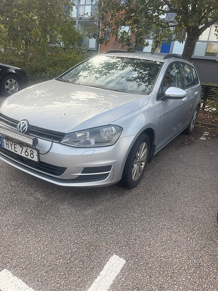 Volkswagen Golf VII 4 of 6