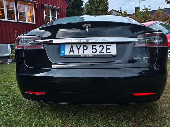 Tesla Model S 3 of 8