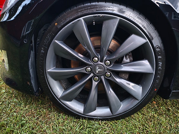 Tesla Model S 6 of 8