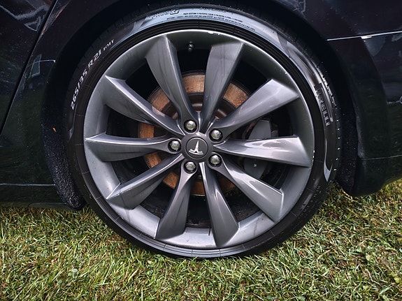 Tesla Model S 7 of 8