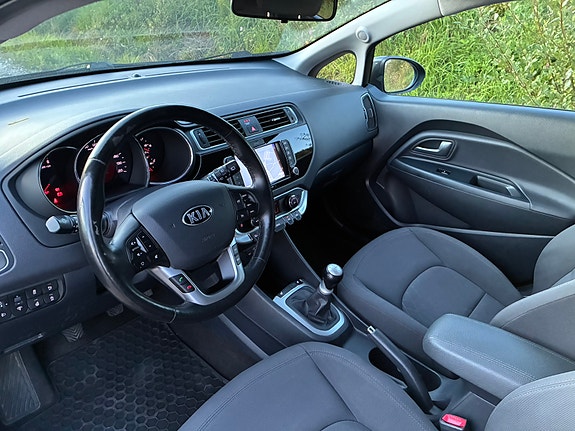 Kia Rio 5 of 8