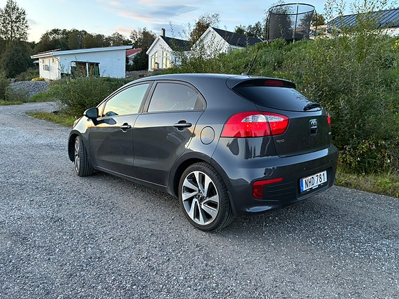 Kia Rio 2 of 8