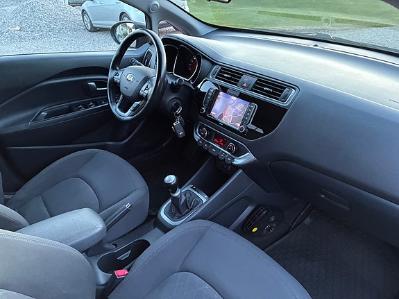 Kia Rio 6 of 8