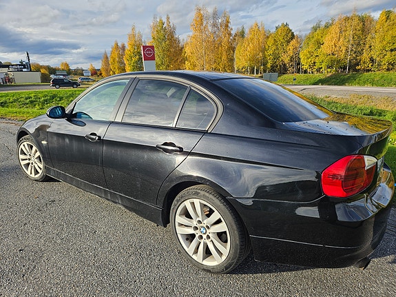 BMW 318i 4 of 4