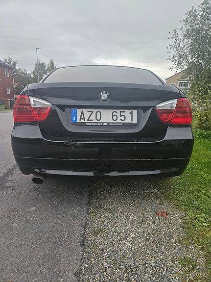 BMW 318i 2 of 4