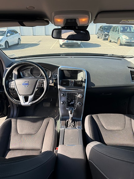 Volvo XC60 7 of 9
