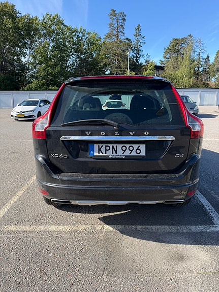 Volvo XC60 2 of 9