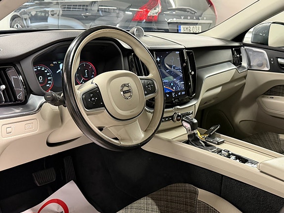 Volvo XC60 14 of 26