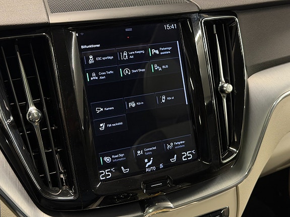 Volvo XC60 13 of 26