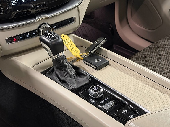 Volvo XC60 16 of 26