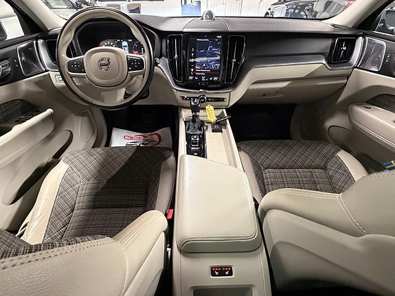 Volvo XC60 8 of 26