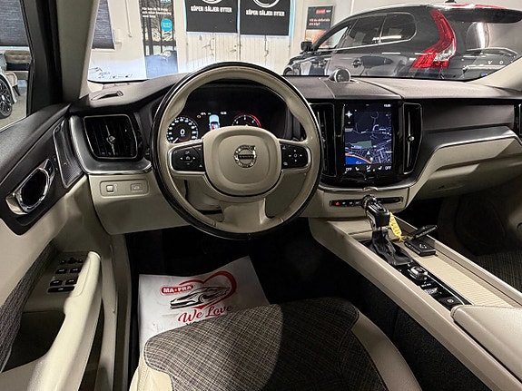Volvo XC60 9 of 26