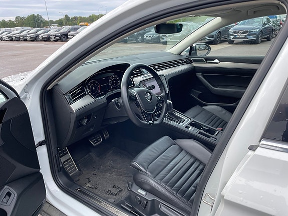 Volkswagen Passat Alltrack 5 of 5