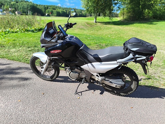 Suzuki XF650 Freewind 2 of 9