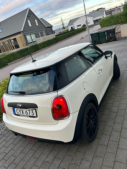 MINI One 2 of 6