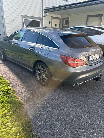 Mercedes-Benz CLA200 d 3 of 8