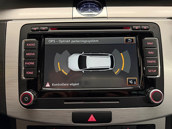 Volkswagen Passat Alltrack 16 of 22