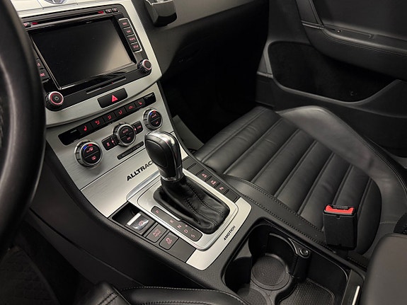 Volkswagen Passat Alltrack 13 of 22