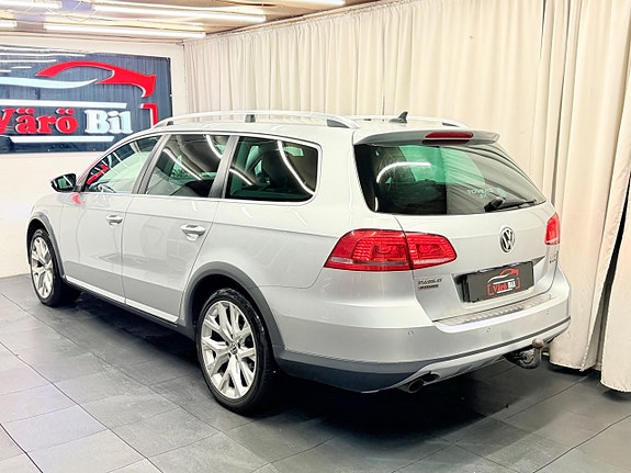 Volkswagen Passat Alltrack 2 of 22
