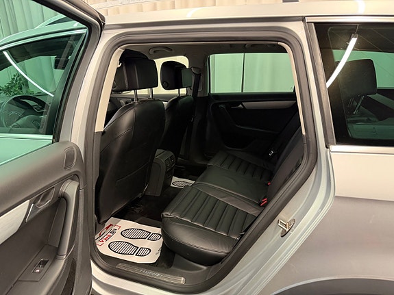 Volkswagen Passat Alltrack 11 of 22
