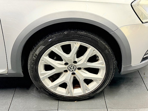 Volkswagen Passat Alltrack 8 of 22