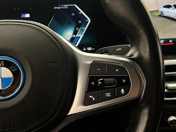 BMW i4 23 of 30