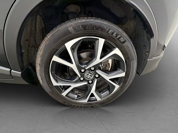 Toyota C-HR 30 of 30